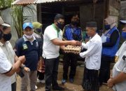 Bank Aceh Syariah Cabang Jantho Bantu Korban Badai