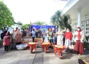 Wali Kota Serahkan Bantuan Peralatan Kerja kepada Pelaku UMKM