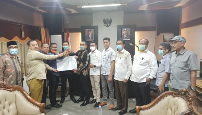 Anggota DPRA Serahkan Usulan Hak Angket Kepada Pimpinan DPRA