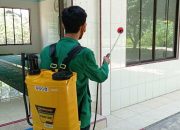 Menyambut Maulid Nabi, Mahasiswa KKN-BK 274 Lakukan Penyemprotan Disinfektan di Masjid dan Mushola