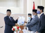 Dewan Sampaikan Pandangan Umum Fraksi terhadap Tiga Raqan Usulan Wali Kota