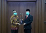 Bupati Aceh Besar Terima 2 Penghargaan Dari Menteri Keuangan Republik Indonesia