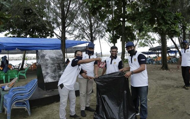 Kecamatan Meuraxa Gelar Gerakan Bersih Pantai