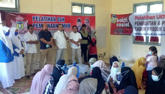 Kadin Aceh Besar berikan bantuan kepada pelaku UMKM
