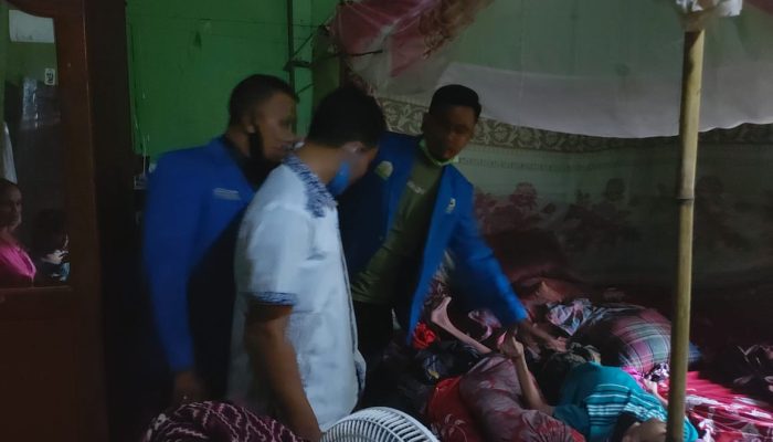 KNPI Aceh Serahkan Bantuan Kepada Dua Penderita Lumpuh Layu di Aceh Utara
