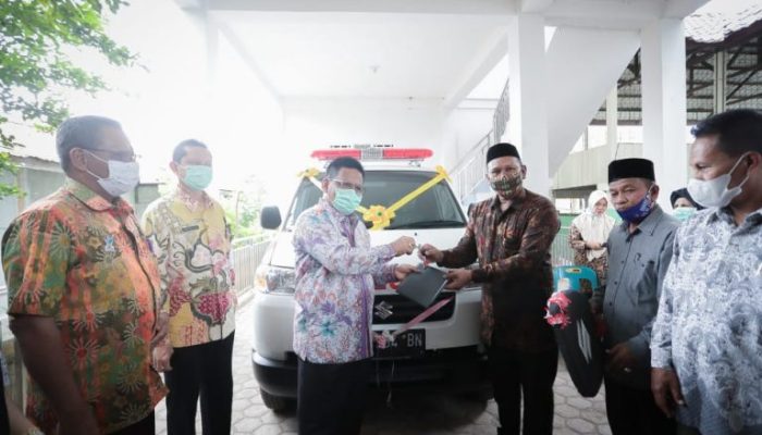 Wali Kota Serahkan Ambulans untuk Gampong Panteriek