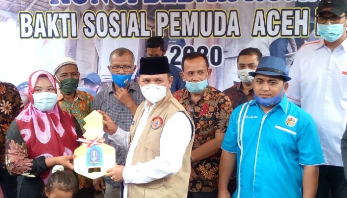 Bupati Apresiasi Program Bedah Rumah KNPI Aceh Besar
