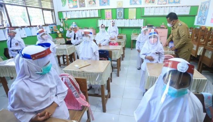 Aminullah Tinjau Sekolah Tatap Muka Hari Pertama