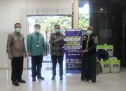 OJK Provinsi Aceh, FKIJK, dan BMPD Salurkan Bantuan Kepada Warga Terdampak Covid-19 dan Banjir di Aceh