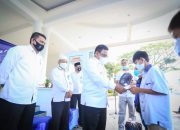 Wali Kota Serahkan Perlengkapan Sekolah Kepada Anak Yatim