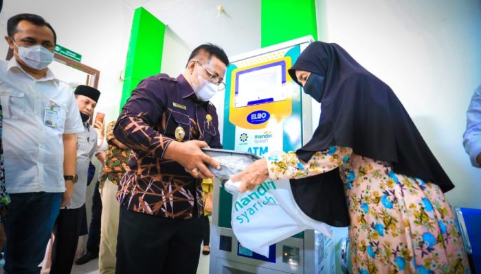 Wali Kota Launching ATM Beras Untuk Warga Miskin