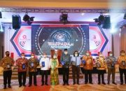 Gubernur Aceh Terima Penghargaan Tokoh Waspada Peduli Indonesia Sehat 2020