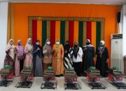 Penuhi Janji: Ketua PKK Aceh Besar Serahkan Hadiah Kepada Tujuh Peserta Menjahit