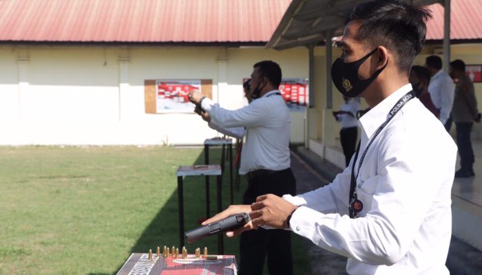 Dirreskrimum Polda Aceh Pimpin Latihan Menembak Personel