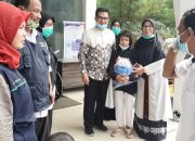 Dewan Serahkan Bantuan Pasien Penderita Stroke di RSU Meuraxa