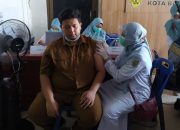 Pegawai Diskominfotik Ikuti Vaksinasi Dengan Antusias