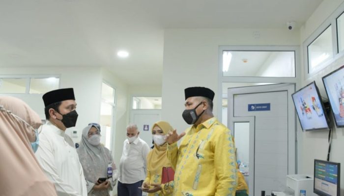 Pasien Covid-19 Ikut Takbir Idul Fitri dari Balik Dinding Rumah Sakit