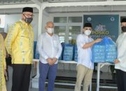 Hari Pertama Lebaran, Gubernur Kembali Kunjungi RS Rujukan Covid-19 dan Berbagi Bingkisan untuk Nakes