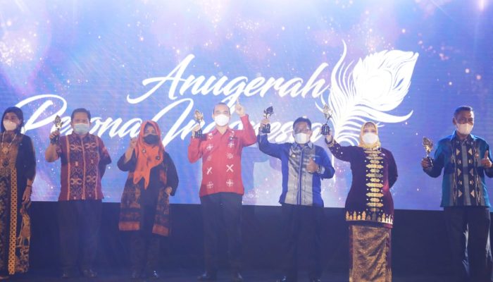Wali Kota Terima Award Anugerah Pesona Indonesia Terpopuler 2020