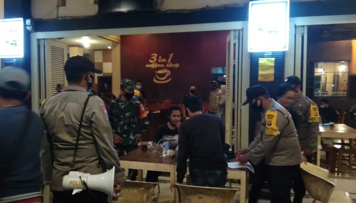 Babinsa/Bhabinkamtibmas, Secara persuasif Himbau masyarakat untuk patuhi Prokes