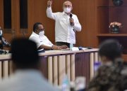 Sekda Aceh Berbagi Pengalaman Pengelolaan Anggaran Daerah di Hadapan Bupati/Walikota