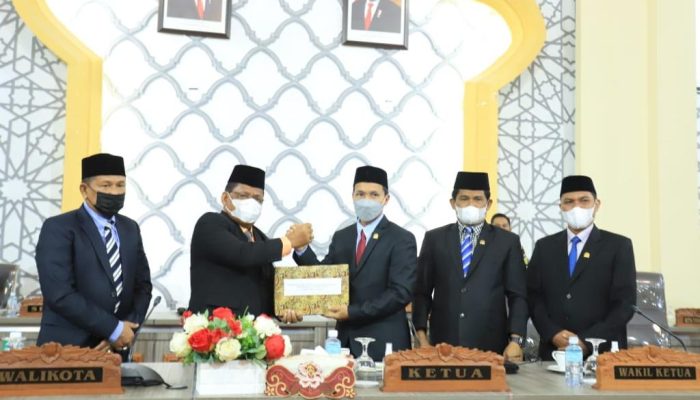 Wali Kota Serahkan Raqan Pertanggungjawaban APBK 2020 ke Dewan