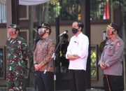 Presiden Jokowi Tinjau Vaksinasi Massal Jelang HUT Bhayangkara ke-75