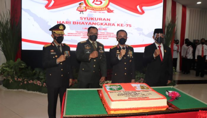 Syukuran Hari Bhayangkara Ke 75, Pangdam IM Kirim Kue Ke Polda Aceh