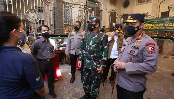 Hari Pertama PPKM Darurat, Kapolri Tinjau Penyekatan Hingga Vaksinasi Massal