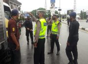 Petugas Posko Penyekatan PPKM Mikro Level 4 Lambaro Perintah 20 Sepmor Putar Balik