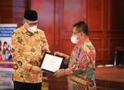 Aminullah Terima Penghargaan KLA 2021 dari Gubernur
