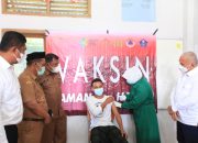 Santri Mahyal Ulum Al-Aziziyah Sibreh Ikut Vaksinasi