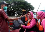 Lagi, Ketua PD. Bhayangkari Aceh Dan Polwan Polda Aceh Bagi Sembako Untuk Nelayan