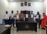 Polres Aceh Tengah Inisiasi Sejumlah Pejabat Dan Pengelola Pasar Gelar Penandatangan Surat Pernyataan Prokes Di Pasar