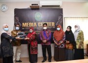 Pimpinan dan Sekretariat DPRK Serahkan Bantuan Masker dan Cairan Disinfektan ke Pengadilan Negeri Banda Aceh