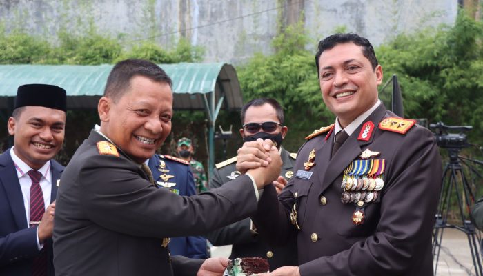 Peringatan Hut Ke 76 TNI Di Kodam IM, Kapolda Aceh Kirim Kue