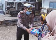 Kaum Dhuafa di Sekitar Masjid Raya Baiturrahman Dapat Nasi Kotak Dari Dirlantas Polda Aceh
