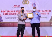Bagikan Ribuan Sembako, Kapolri Titip Pesan Buruh Tetap Jaga Prokes