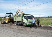 Kepala DLH Muwardi,SH Meninjau Penanganan Petugas Pembersihan Sampah