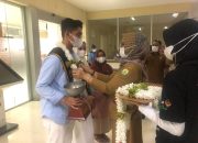 Jadi Duta Wisata Indonesia 2021, Akrral dan Salwa Disambut Pengalungan Bunga