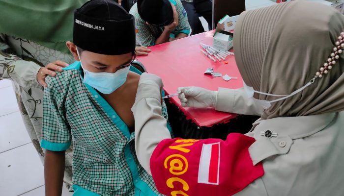 Biro SDM Dan Ditbinmas Polda Aceh Gelar Vaksinasi di Kantor Camat Darul Imarah