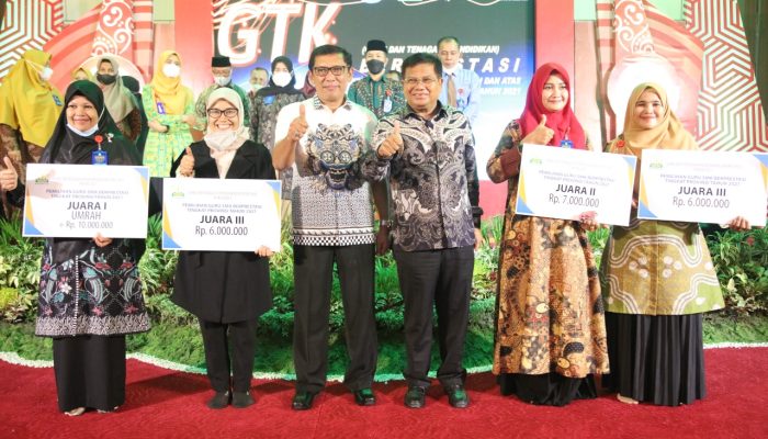 Disdik Aceh Umrahkan Guru dan Tendik Berprestasi