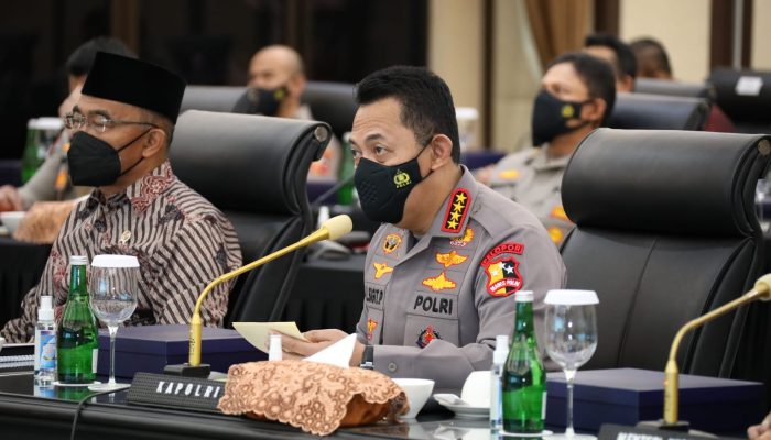 Rapat Lintas Sektoral, Kapolri Paparkan Strategi Cegah Lonjakan Covid-19 Saat Nataru