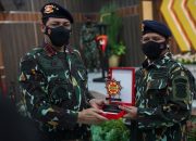 Bupati Aceh Besar Terima Penghargaan Warga Kehormatan Satuan Brimob Aceh