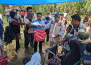 Kadis Sosial Aceh Besar Serahkan Bantuan Masa Panik Kepada Korban Kebakaran di Blang Bintang