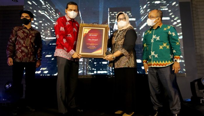Sejumlah Kepala Daerah Di Aceh Terima Anugerah Sahabat LKBN Antara 2021