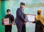 Tokoh Lingkungan Dianugrahi Kasim Arifin Award dari USK