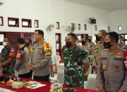 Untuk Mendongkrak Capaian Vaksin di Aceh, Kapolda Aceh Tinjau Vaksinasi Serentak di Kantor Camat Ingin Jaya