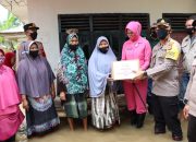 Bantu Korban Banjir di Blang Mangat, Kapolres Lhokseumawe Lakukan Ini