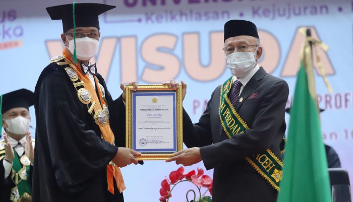 USK Anugrahi Wali Nanggroe Sebagai Tokoh Perdamaian